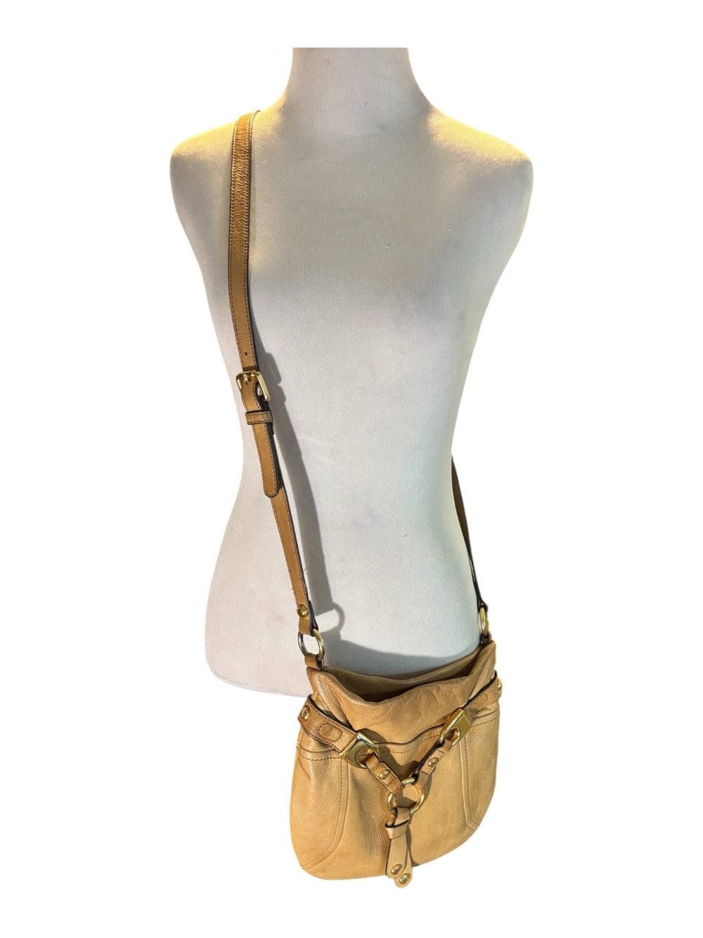 Preloved leather crossbody bag by B. Makowsky,